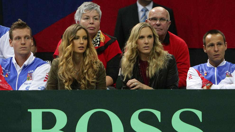 Nicole Vaidišová a Ester Sátorová
