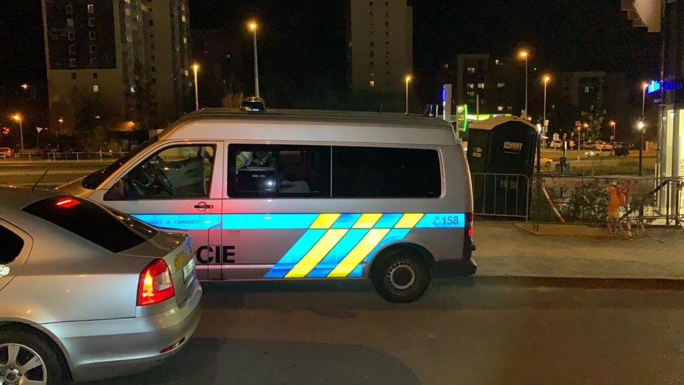 Dodávka v Praze srazila dvě děti, řidič od nehody ujel