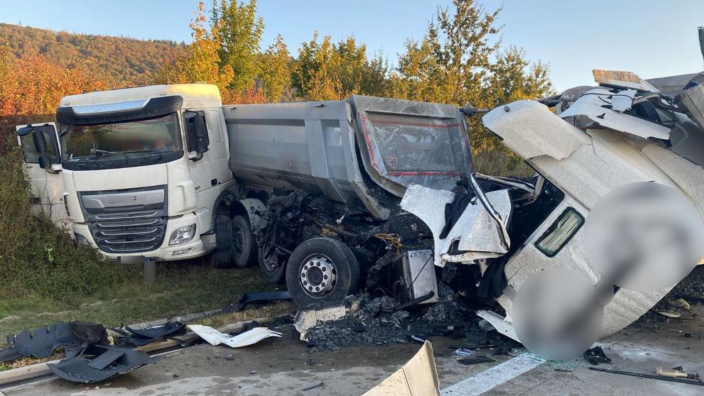 Dopravní nehoda nákladních vozidel na D1 (2)