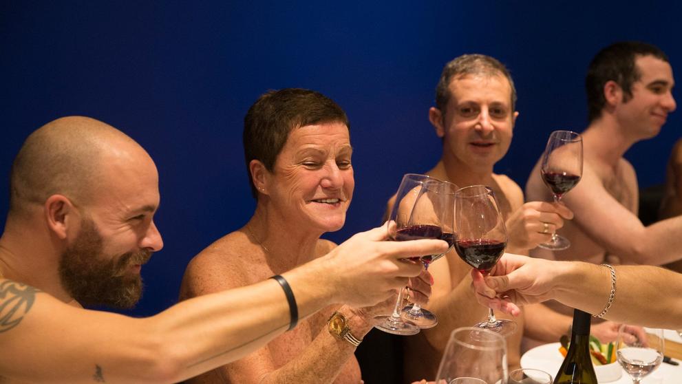 Nudistická restaurace v Paříži