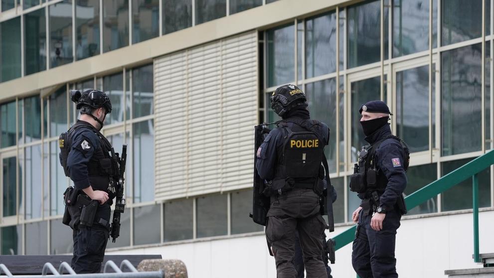 Policejní zásah v budově Univerzity Karlovy (1)