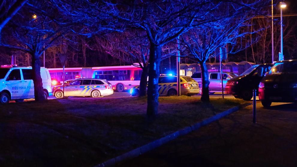 Policejní zásah v areálu Západočeské univerzity v Plzni