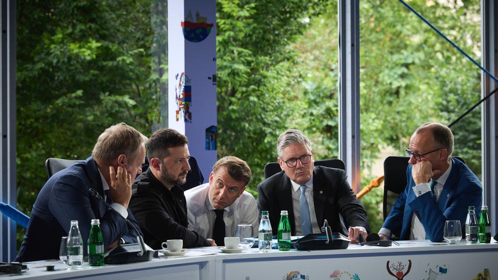 Jednání v Istanbulu, zleva Donald Tusk, Volodymyr Zelenskyj, Emmanuel Macron, Keir Starmer, Friedrich Merz, 16. 5. 2025 ZelenskyyUa