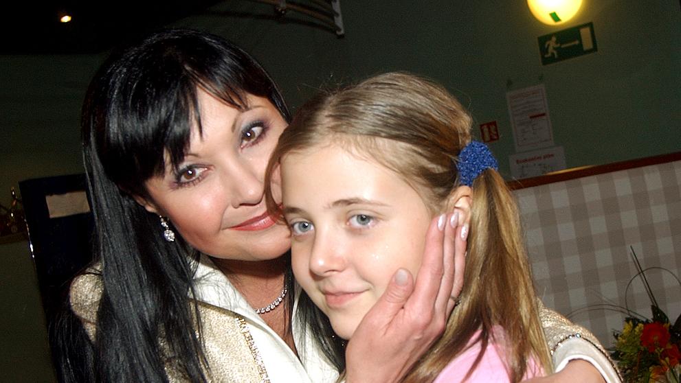 Anička Slováčková s maminkou Dagmar Patrasovou, 28. 4. 2006