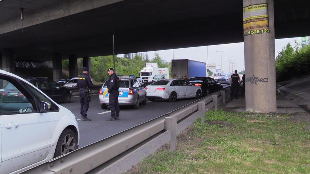 Policisté naháněli pět ukradených audin - 7
