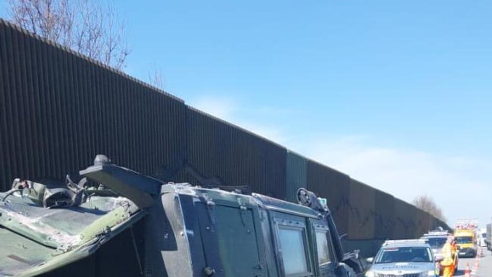 Havarované vojenské auto na D1 PČR Kraj Vysočina