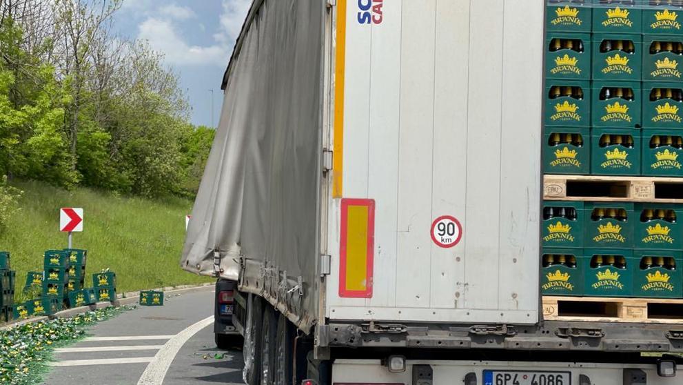 Rozbité láhve od piva na okraji Prahy - 13