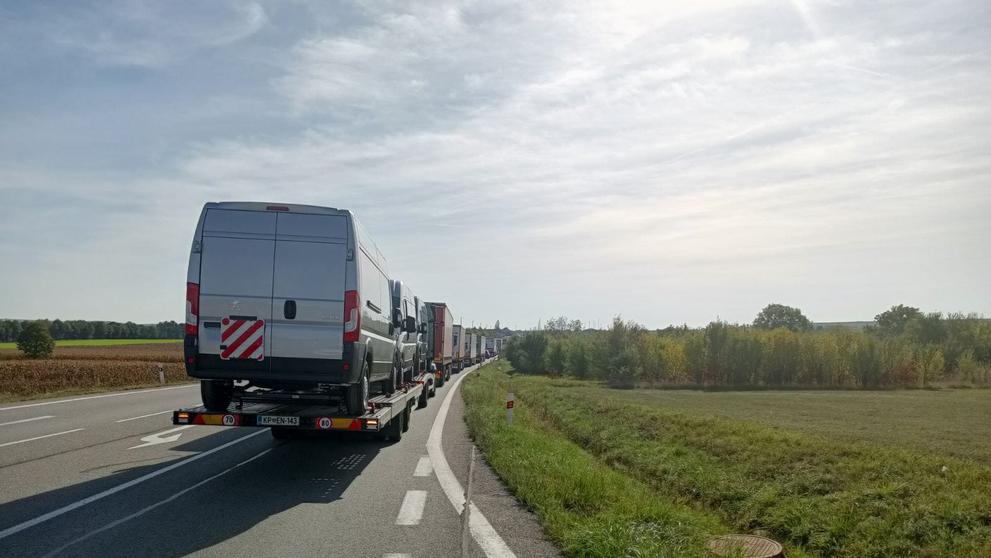 Dopravní zácpy na hranicích