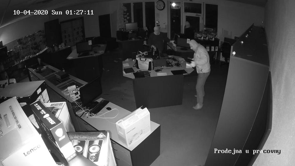 Trojici mužů zachytily při krádeži na Českobudějovicku kamery - 6