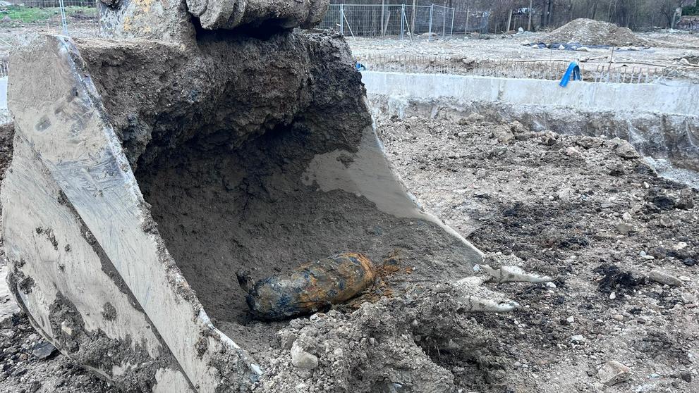 Nález letecké pumy na staveništi v ulici Trnitá  (2)