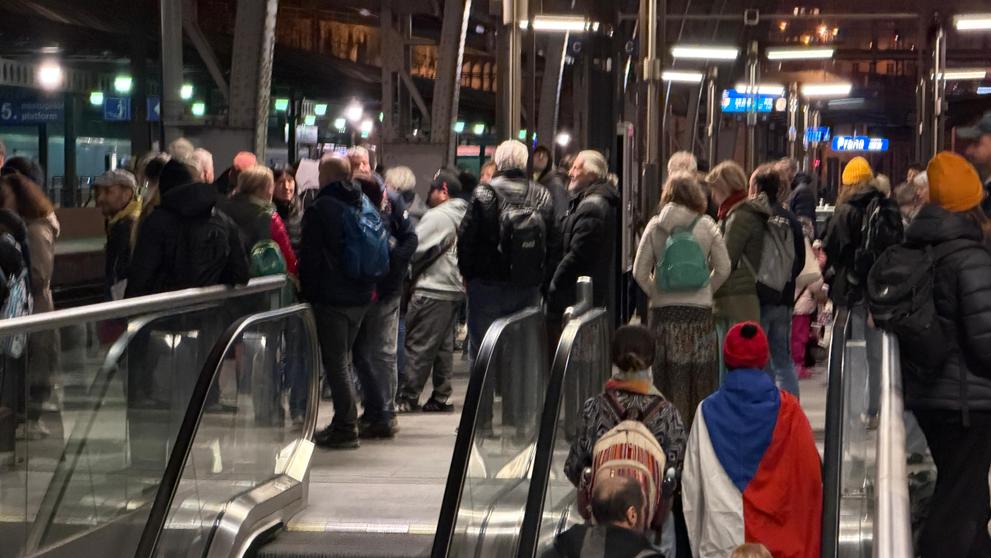 Po demonstraci na Letné nejezdí vlaky