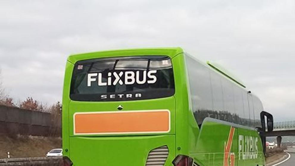 Řidič Flixbusu telefonoval za jízdy - 3