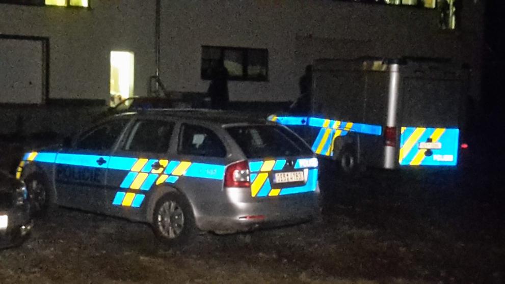 Policie vyšetřuje násilnou smrt dvou mužů na Pardubicku