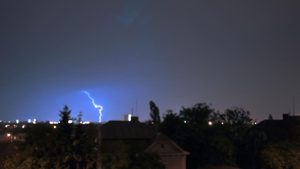 Bouřka nad Prahou 2