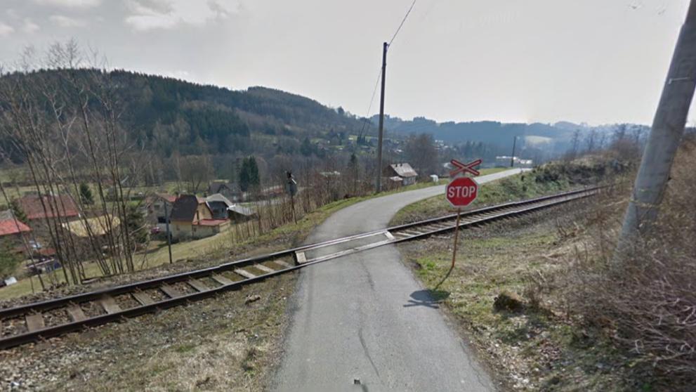 Nebezpečné přejezdy: P 5494, Železný Brod - Tanvald, Liberecký kraj - přejezd bez světel, řešení: se závorami. DŮVOD: Přejezd se ztíženým rozhledem, s ostrým úhlem křížení, nehodovost