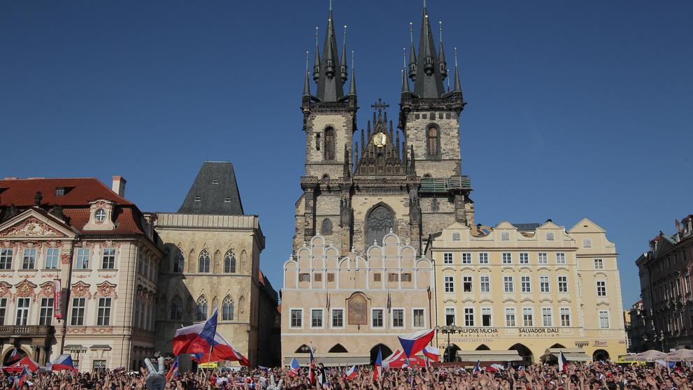 Fanoušci na Staroměstském náměstí - 7