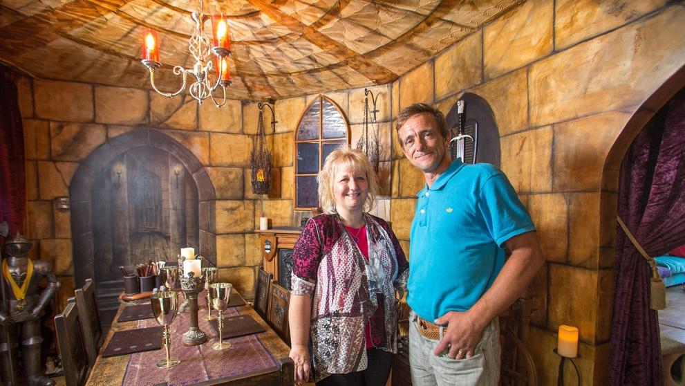 Dům přestavěli na středověký hrad - 3