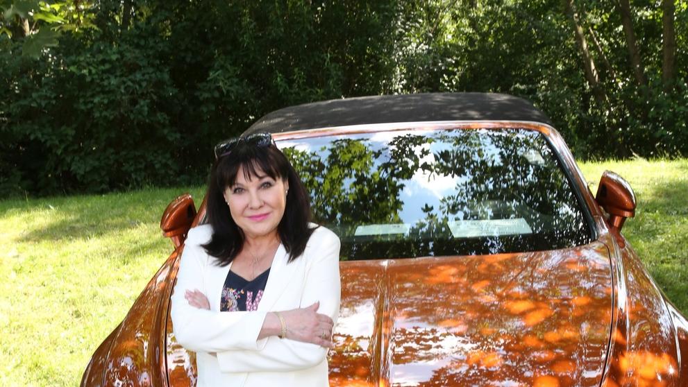 Dagmar Patrasová na srazu majitelů luxusních značek aut (2)
