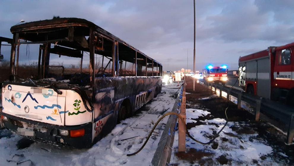 U Prahy shořel příměstský autobus - 4