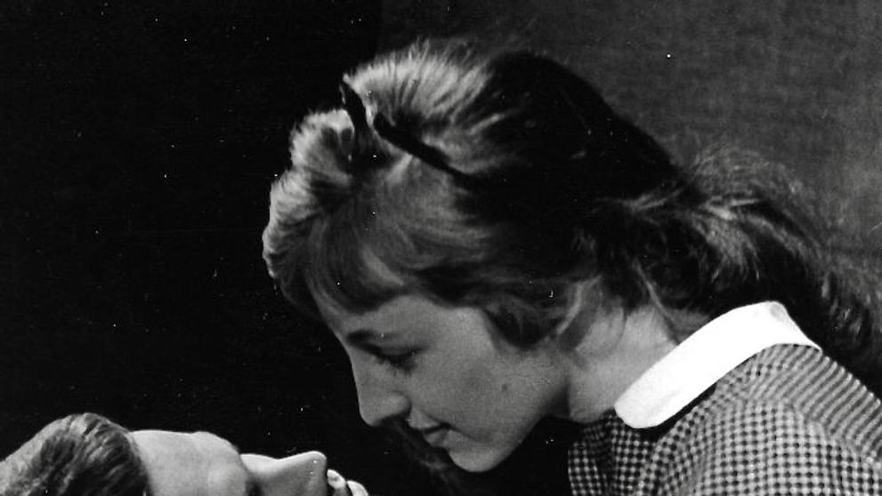 Václav Martinec a Nina Divíšková ve hře Romeo, Julie a tma, 1959