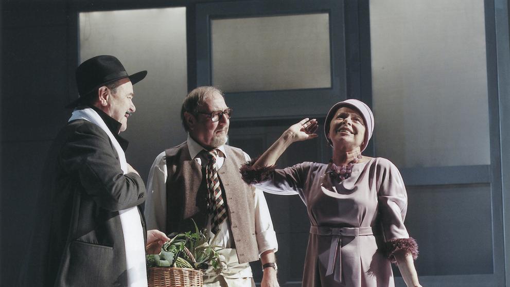 Václav Postránecký, Rudolf Stärz a Kateřina Burianová ve hře Nosorožec, 2012