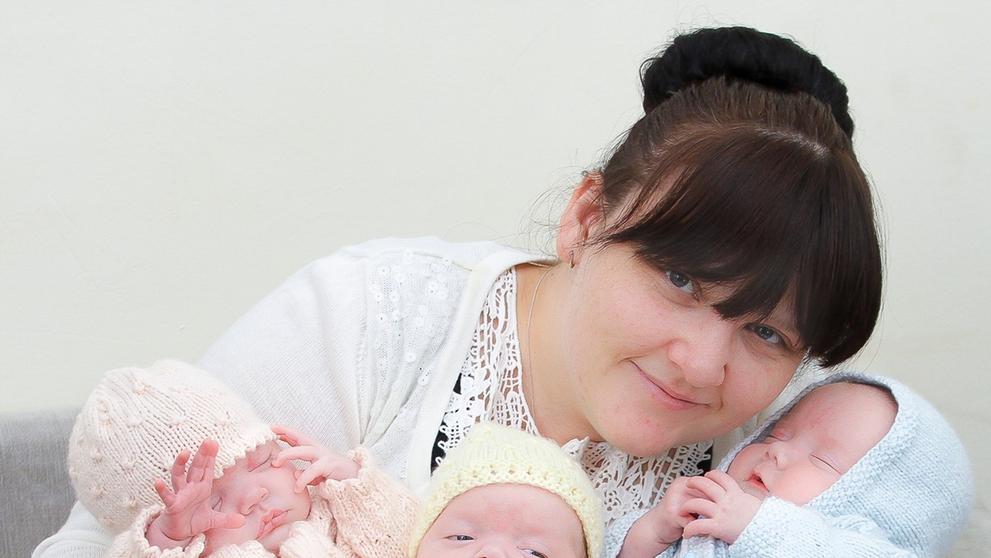 Matka porodila 4 děti během 11 měsíců - 1