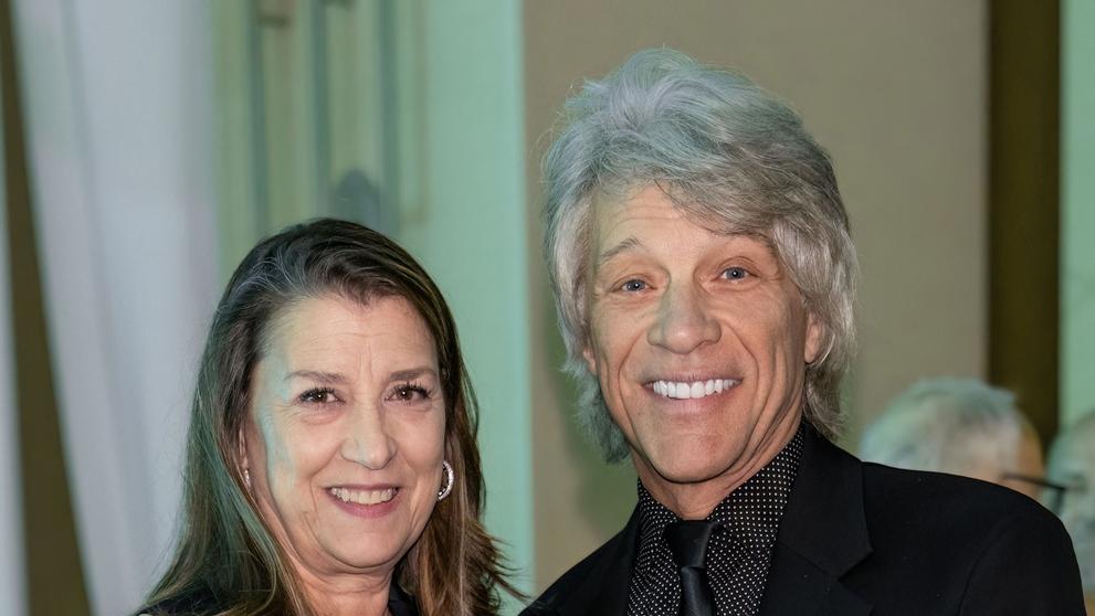 Jon Bon Jovi s manželkou, 1. 5. 2024 Philadelphie