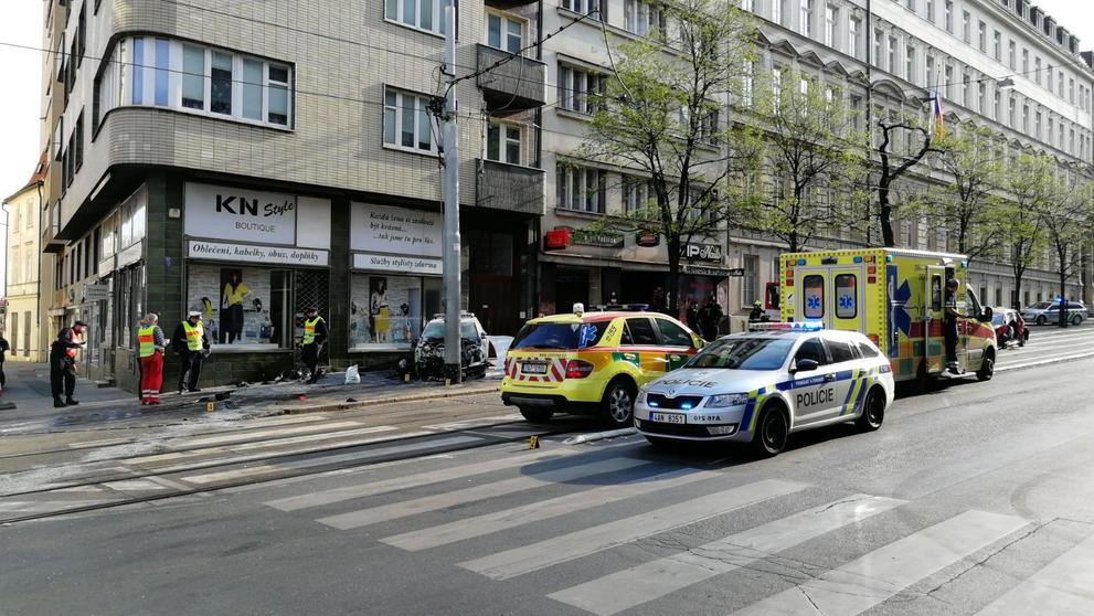 Nehoda policejního auta v Praze - 6