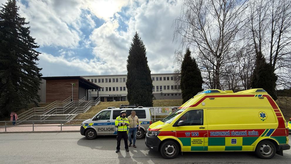 Studentka nahlásila muže se zbraní (1)