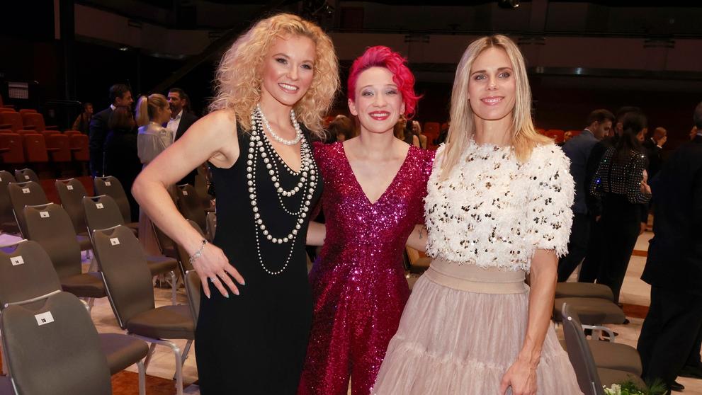 Kateřina Siniaková, Tereza Mašková a Nikola Ogrodníková, 19. 12. 2024