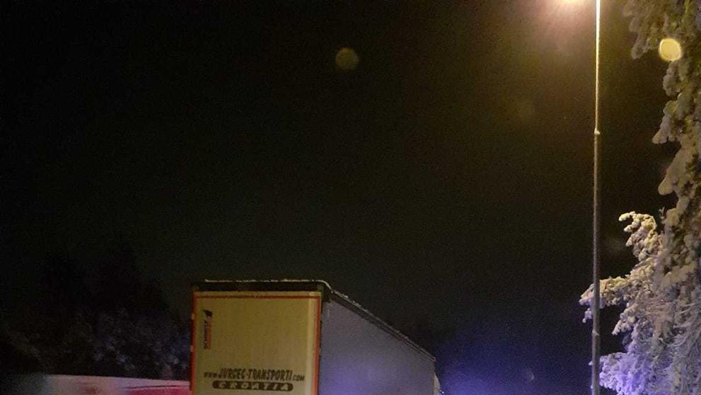 Kamiony odstavené na dálnici - 1