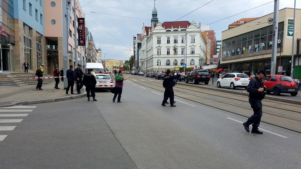 Podezřelý balíček v sídle Dopravních podniků hl. města Prahy - 3