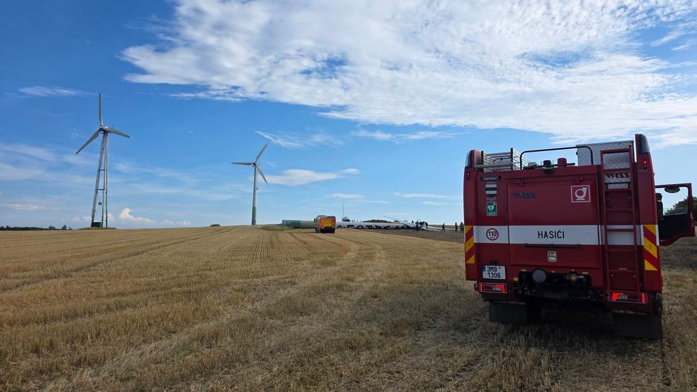 Pád větrné elektrárny na Potštátsku