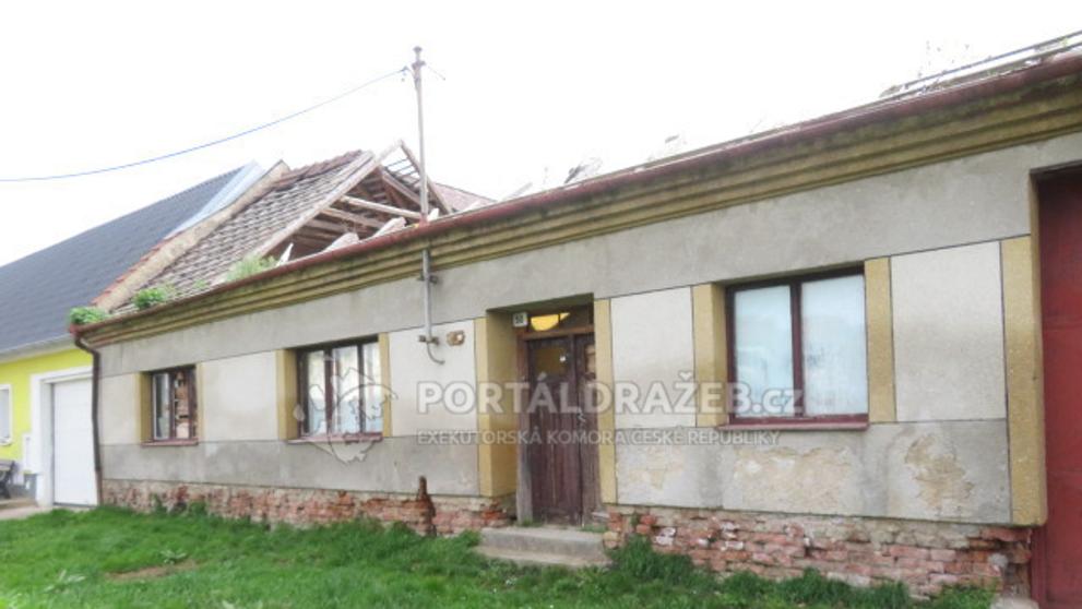 Rodinný dům v obci Hvězdlice (3)