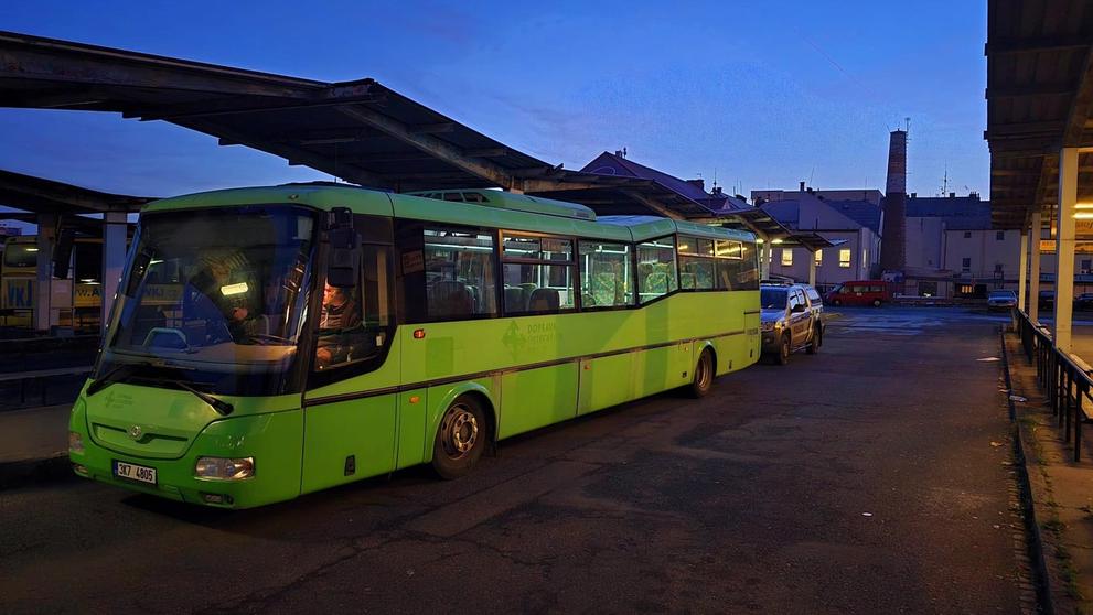 Řidič autobusu přivezl do Plzně cestující a pak nadýchal více než dvě promile (2)