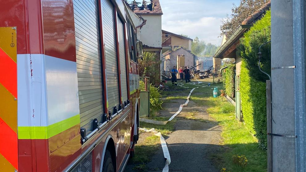 Požár pneumatik a budov na Domažlicku
