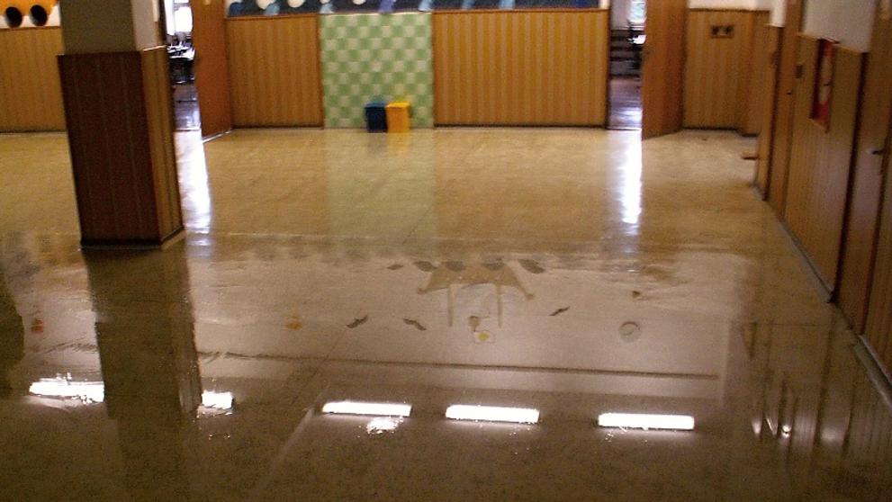 Vandal se vloupal do základní školy