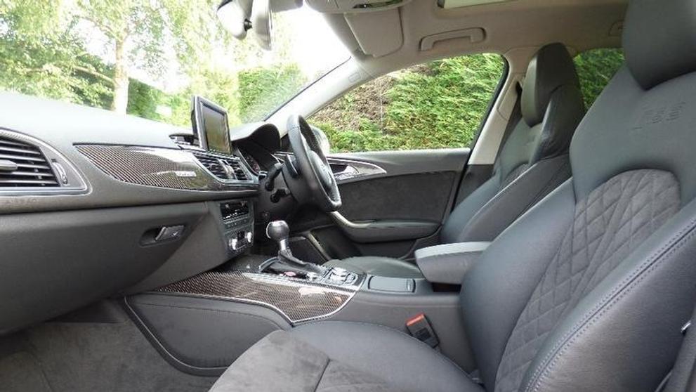 Audi RS6 Avant, které patřilo princi Harrymu. - 25