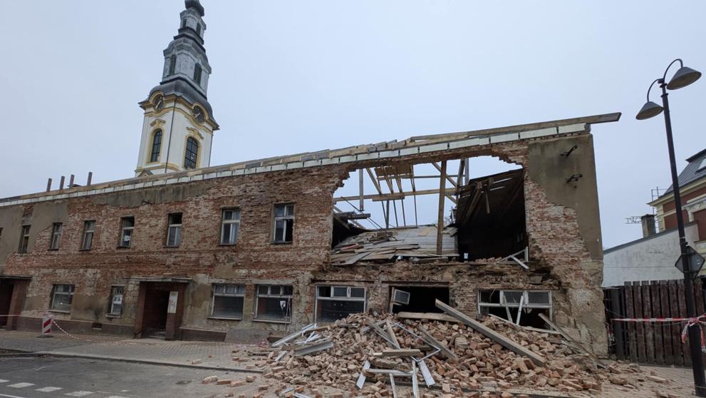 Zřícená restaurace Pošta (4)