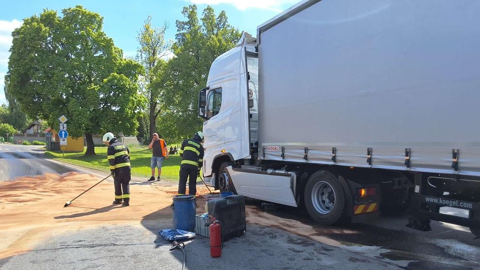Masivní únik nafty v obci Přísečná na Českokrumlovsku (3)