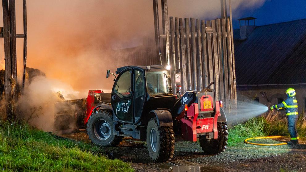 Požár seníku na Frýdecko-Místecku způsobil dvoumilionovou škodu - 8