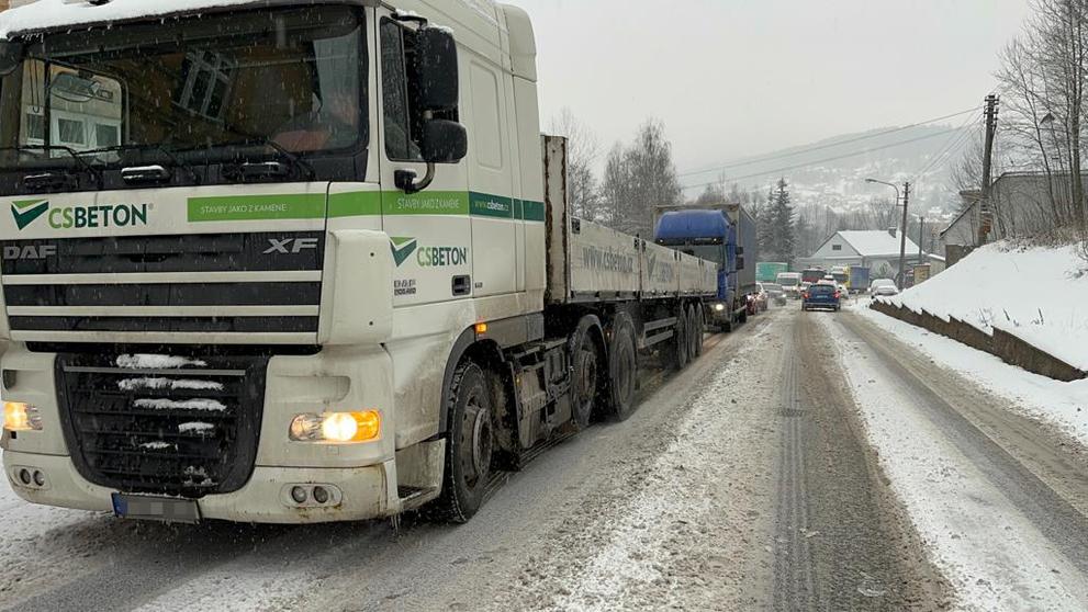 Dopravní zácpa u Tanvaldu (3)