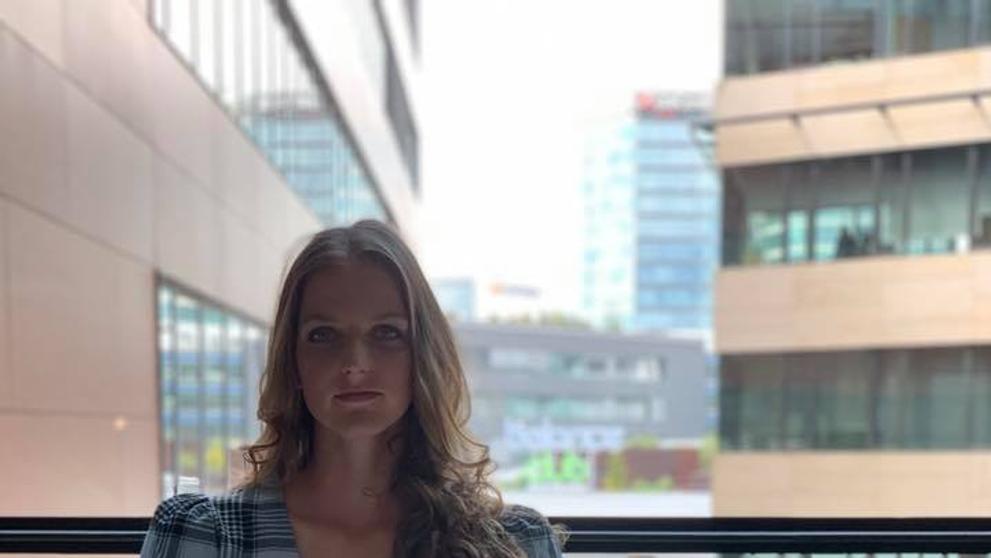 V těchto šatech vyrazila Karolína Plíšková na rozhovor do televize