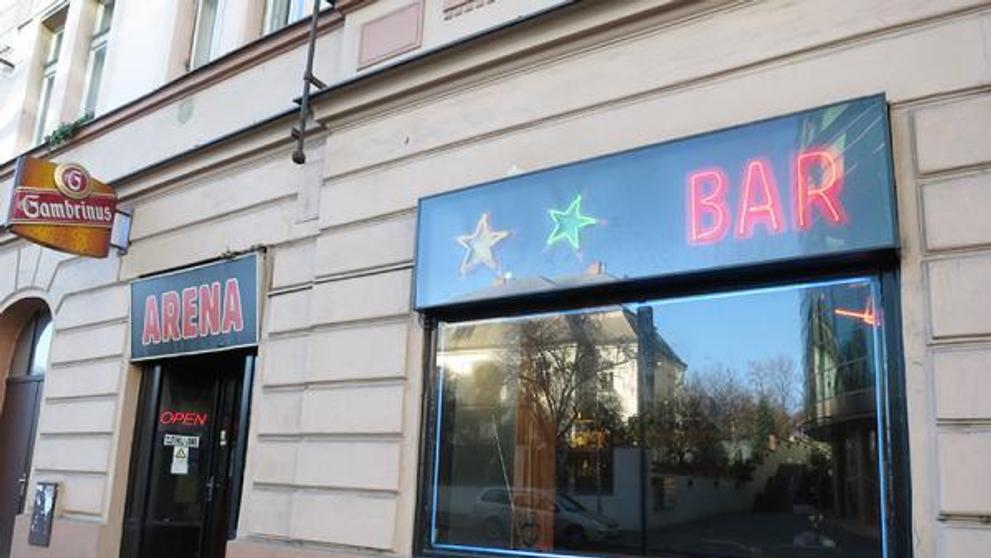 SZPI uzavřela hernu - bar Aréna na pražském Žižkově - 2