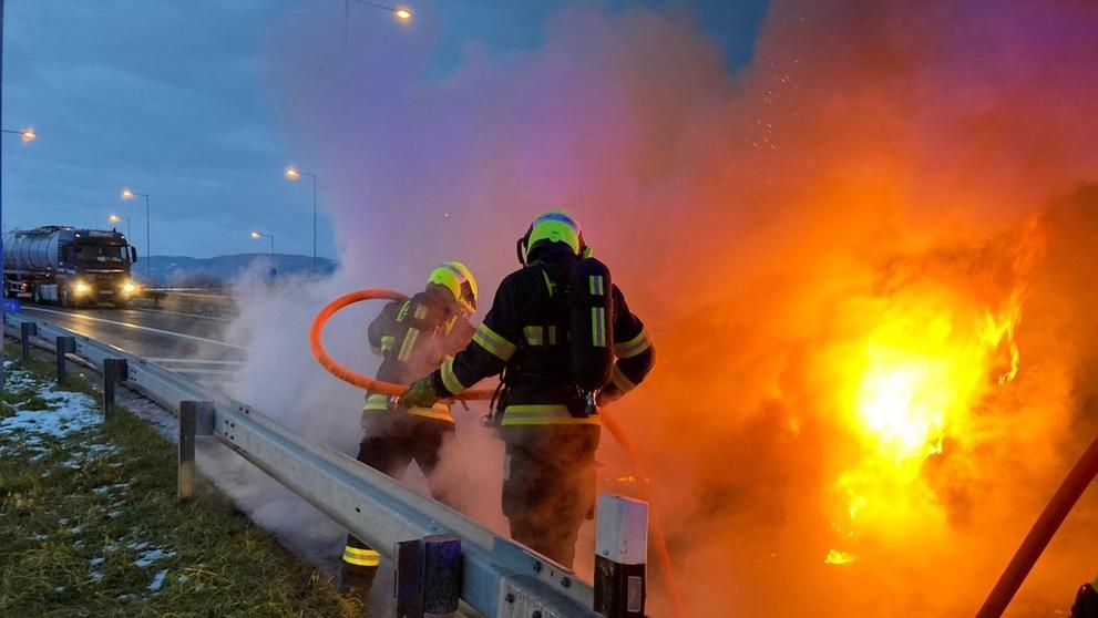 Požár auta na Radotínském mostě - 4