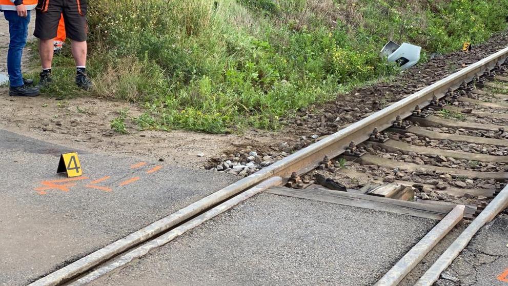 Smrtelná nehoda auta a vlaku u Heřmaniček na Benešovsku - 4