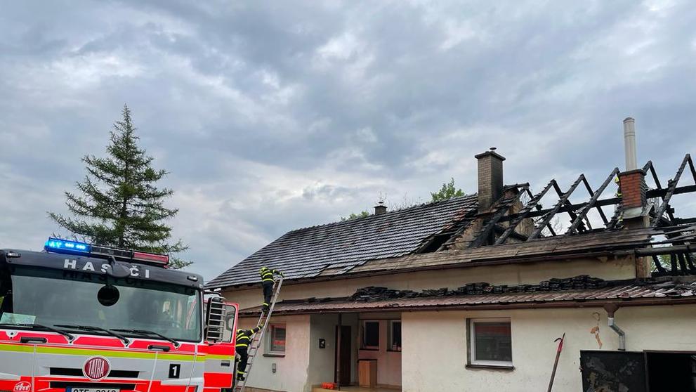 Požár střechy v Šenově