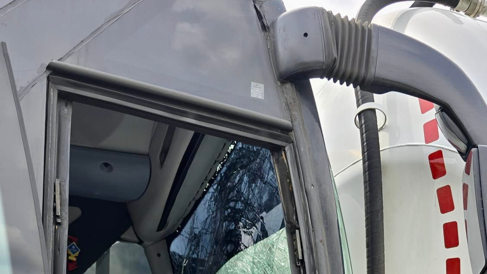 Nehoda autobusu a cisterny na Pražském okruhu