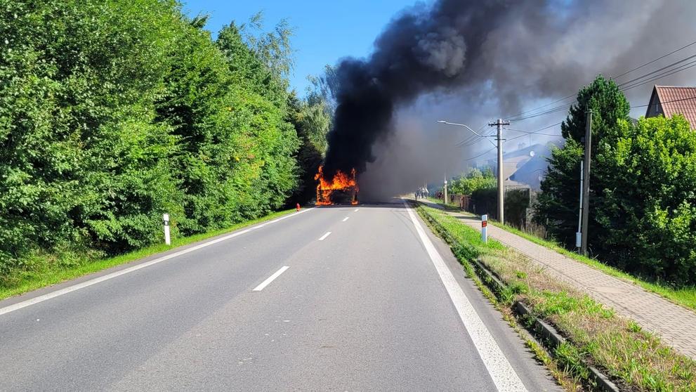 Požár autobusu v Ropici