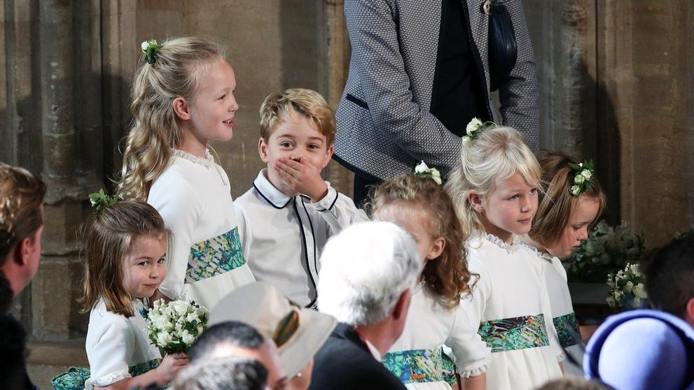 Princ George tropí vylomeniny během královské svatby
